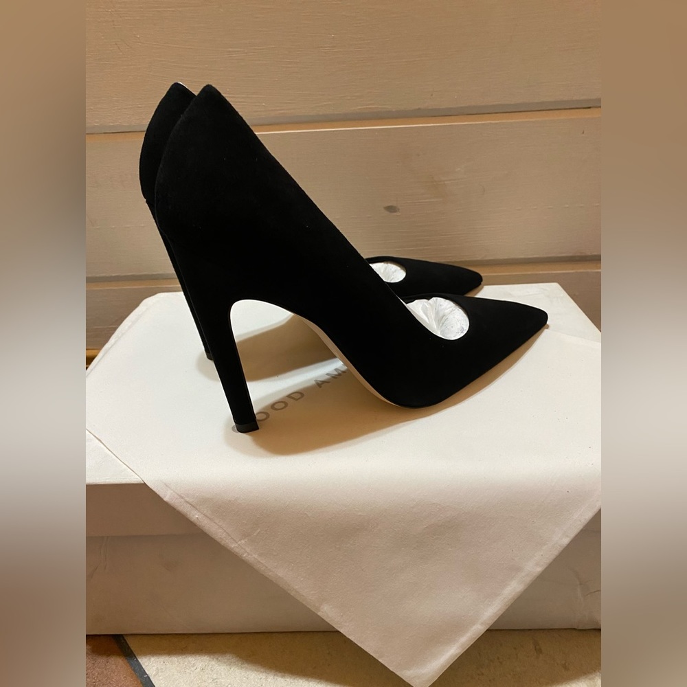 NIB GOOD AMERICAN THE ICON PUMP IN BLACK SUEDE SIZE 8 1/2